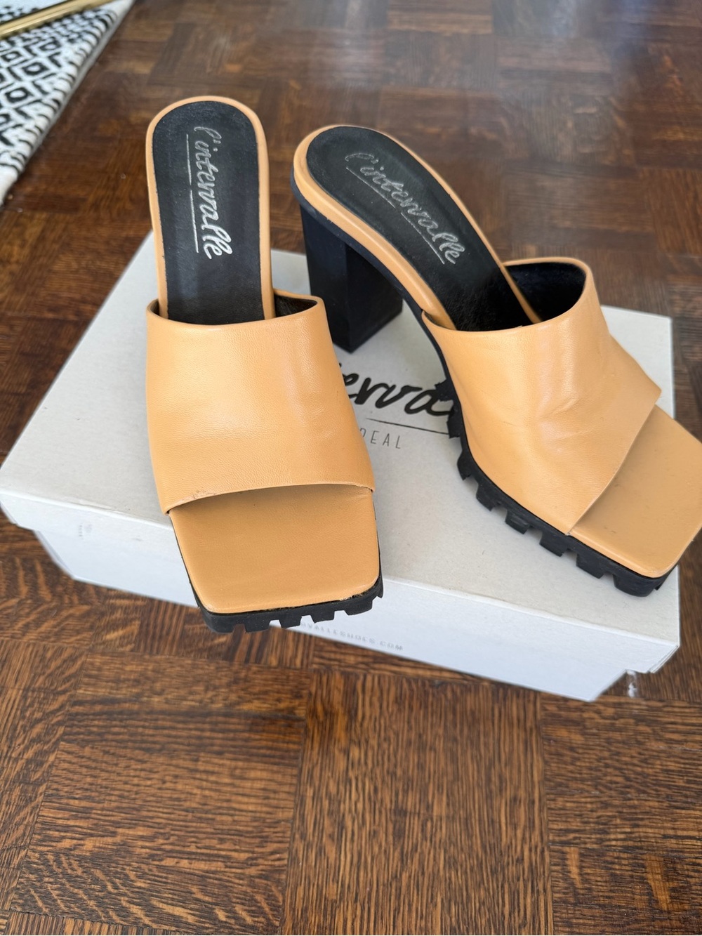 L'INTERVALLE Tan Square-Toe Block Heel Mules - Picture 4 of 5